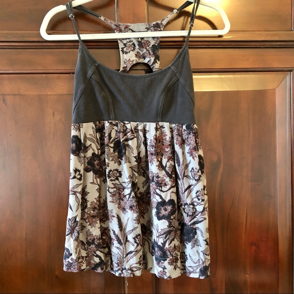 ❣️2 for $15❣️ Hurley casual empire-waist tank top. Small